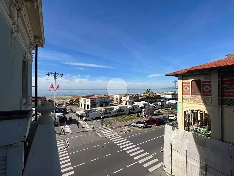 Immagine 1 di Appartamento in vendita  a Viareggio
