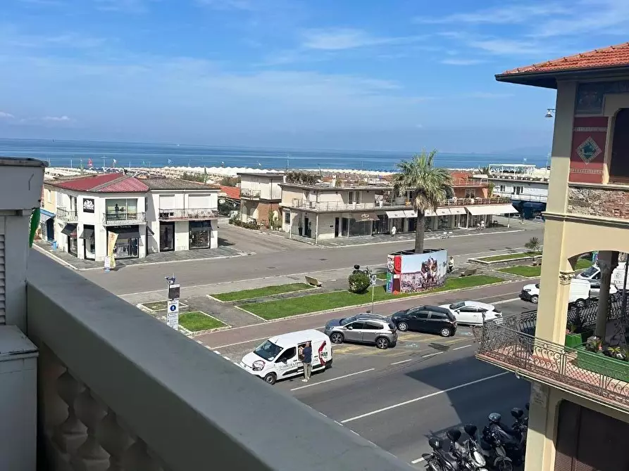 Immagine 8 di Appartamento in vendita  a Viareggio