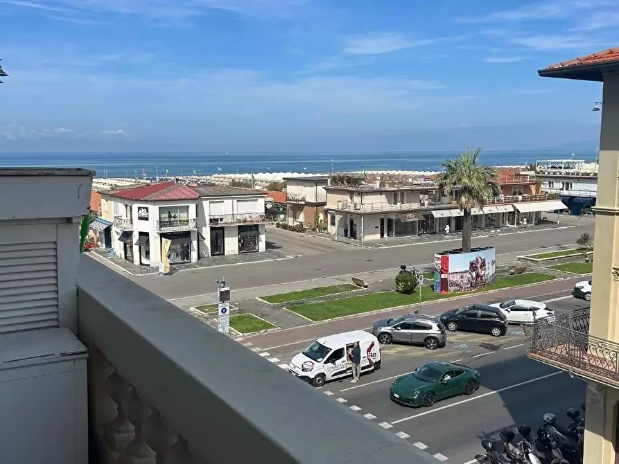 Immagine 7 di Appartamento in vendita  a Viareggio
