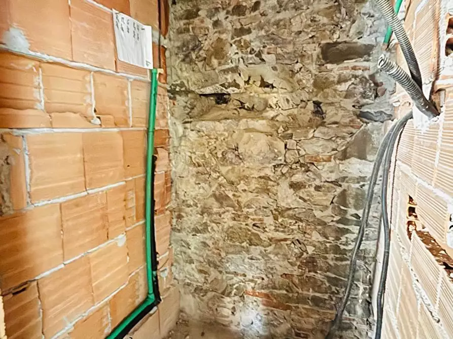 Immagine 3 di Casa semindipendente in vendita  a Lucca