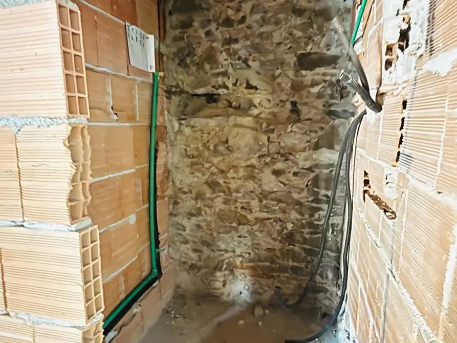 Immagine 2 di Casa semindipendente in vendita  a Lucca
