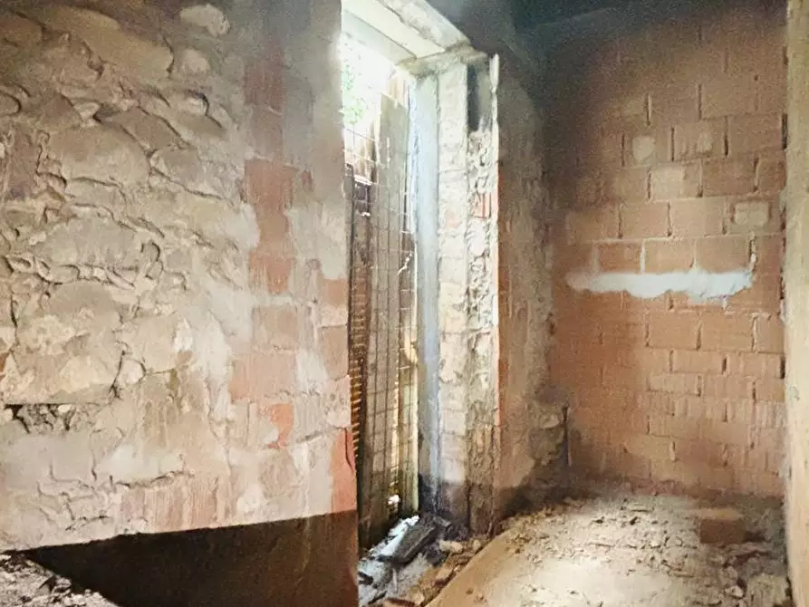 Immagine 11 di Casa semindipendente in vendita  a Lucca