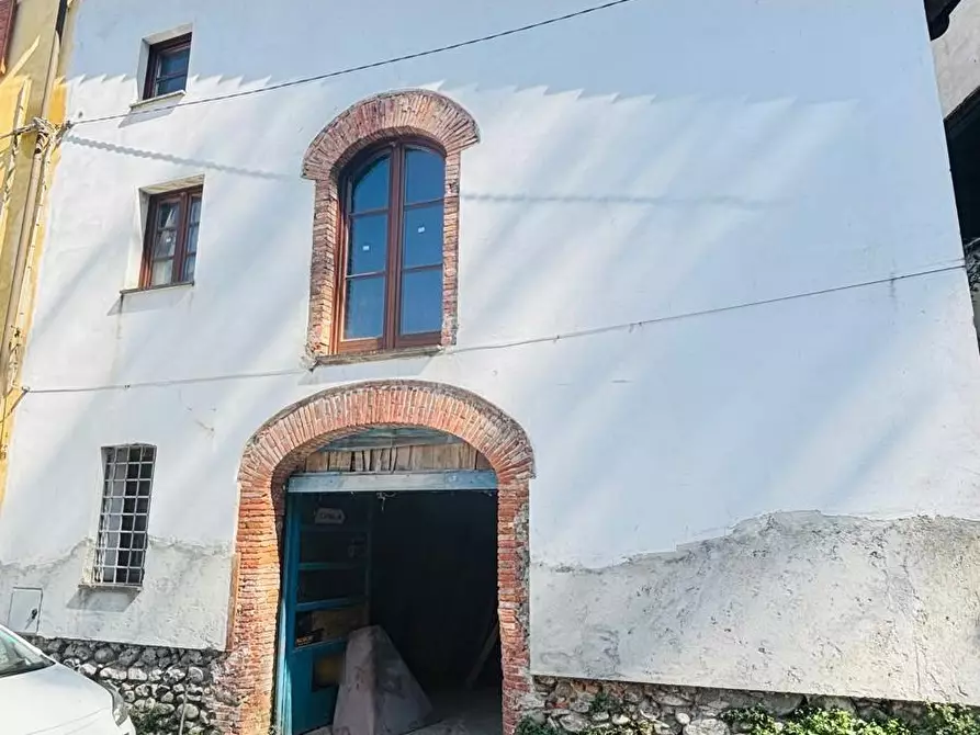 Immagine 12 di Casa semindipendente in vendita  a Lucca