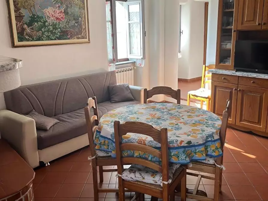 Immagine 2 di Casa semindipendente in vendita  a Massa