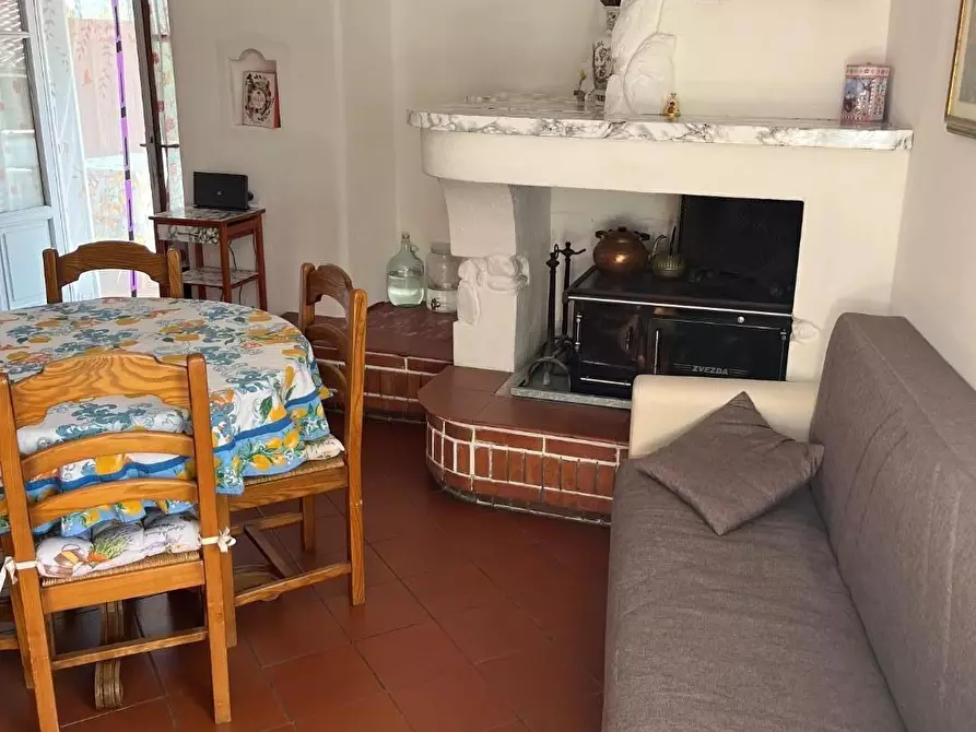 Immagine 3 di Casa semindipendente in vendita  a Massa