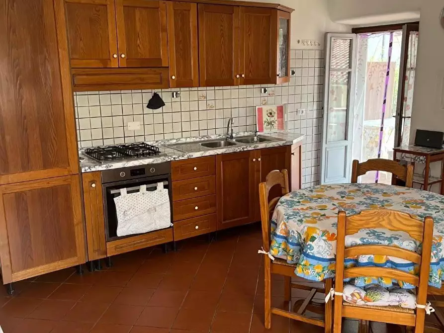 Immagine 5 di Casa semindipendente in vendita  a Massa