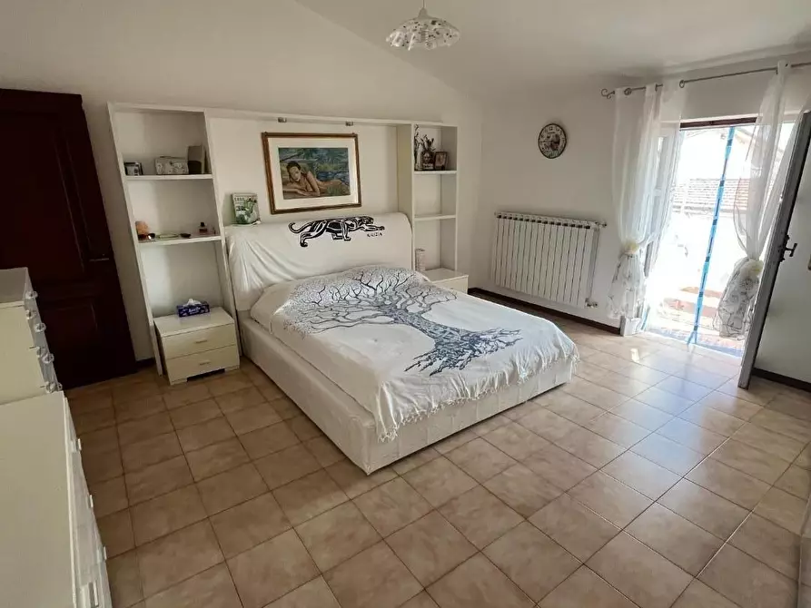 Immagine 16 di Casa semindipendente in vendita  a Massa