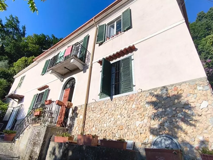 Immagine 1 di Casa indipendente in vendita  a Carrara