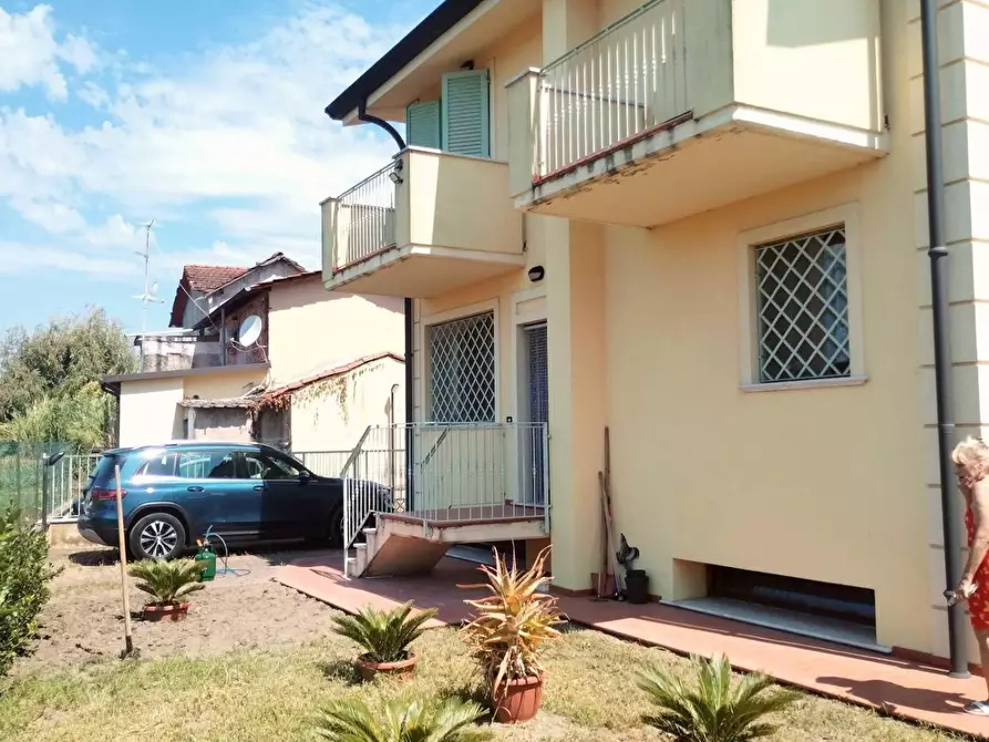 Immagine 4 di Villetta a schiera in vendita  a Massa