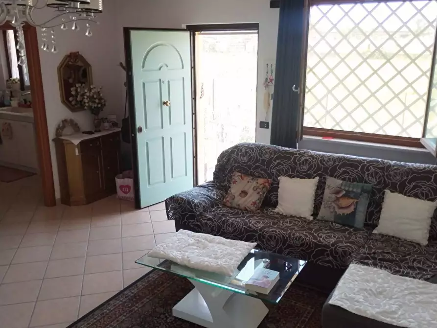 Immagine 8 di Villetta a schiera in vendita  a Massa