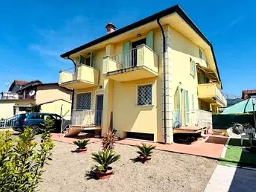 Immagine 1 di Villetta a schiera in vendita  a Massa