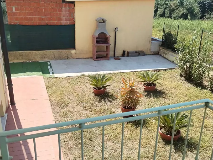 Immagine 3 di Villetta a schiera in vendita  a Massa