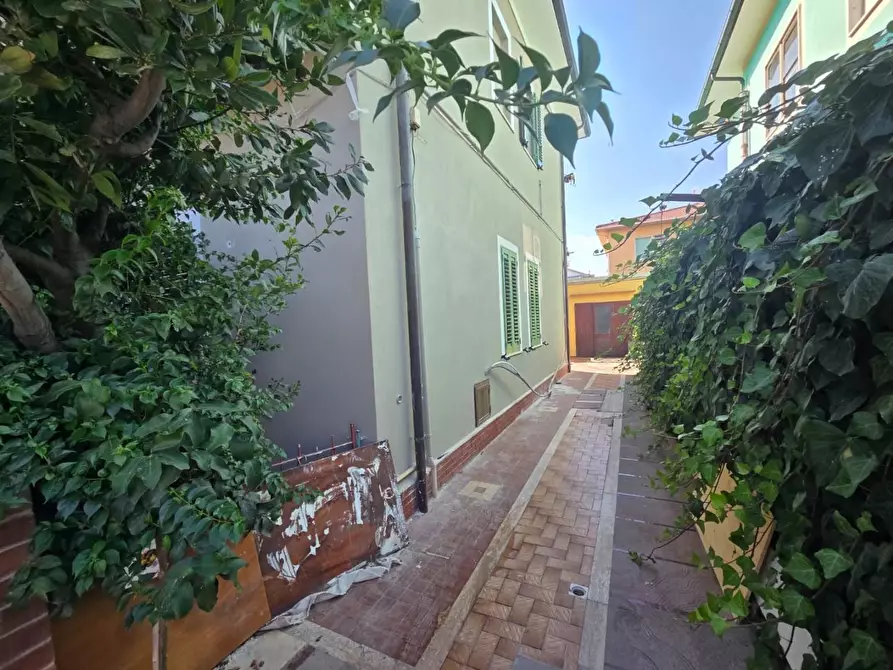 Immagine 2 di Casa quadrifamiliare in vendita  a Rosignano Marittimo