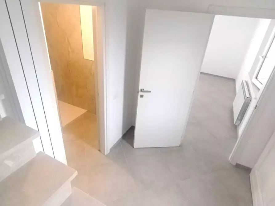 Immagine 11 di Casa indipendente in vendita  a Massa