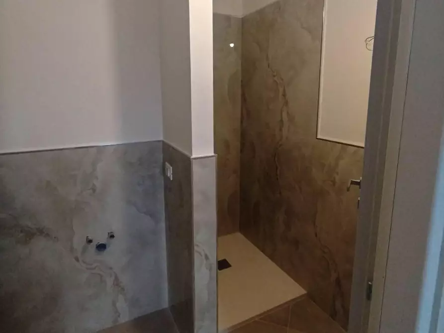 Immagine 9 di Casa indipendente in vendita  a Massa