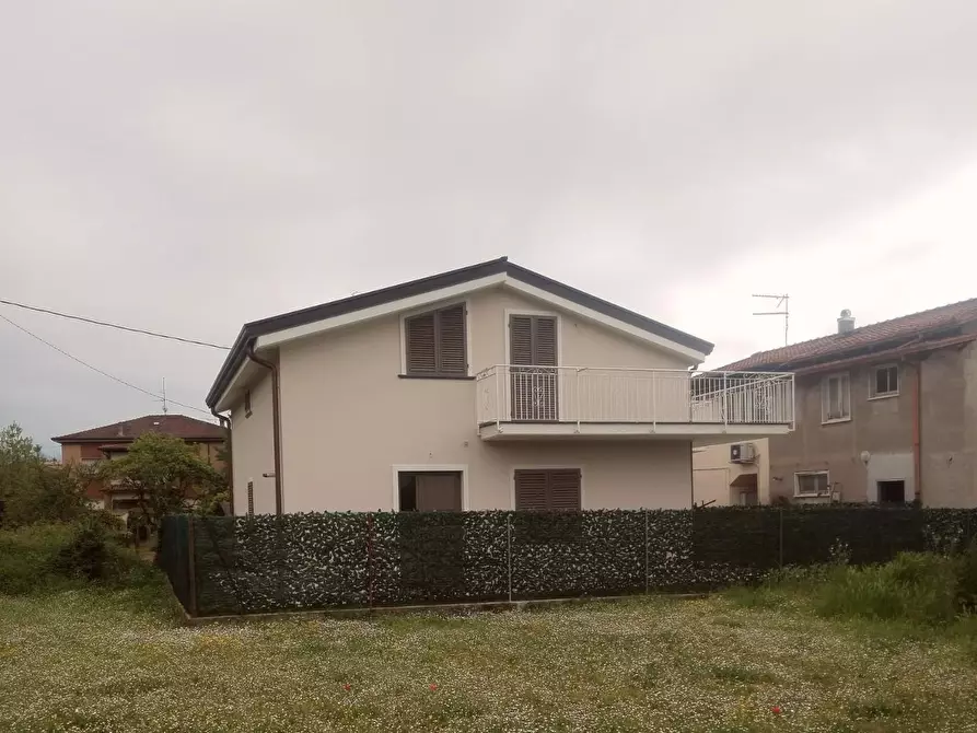 Immagine 1 di Casa indipendente in vendita  a Massa