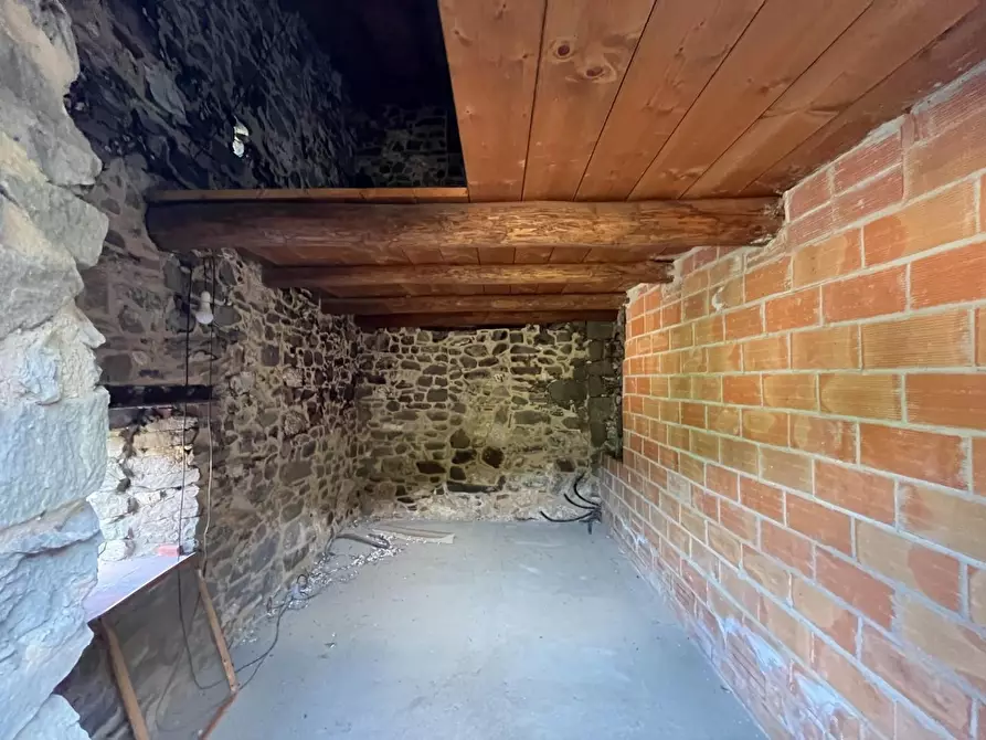 Immagine 25 di Rustico / casale in vendita  a Pescaglia