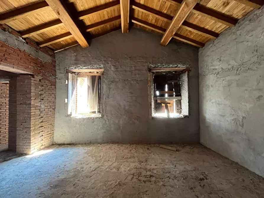 Immagine 33 di Rustico / casale in vendita  a Pescaglia