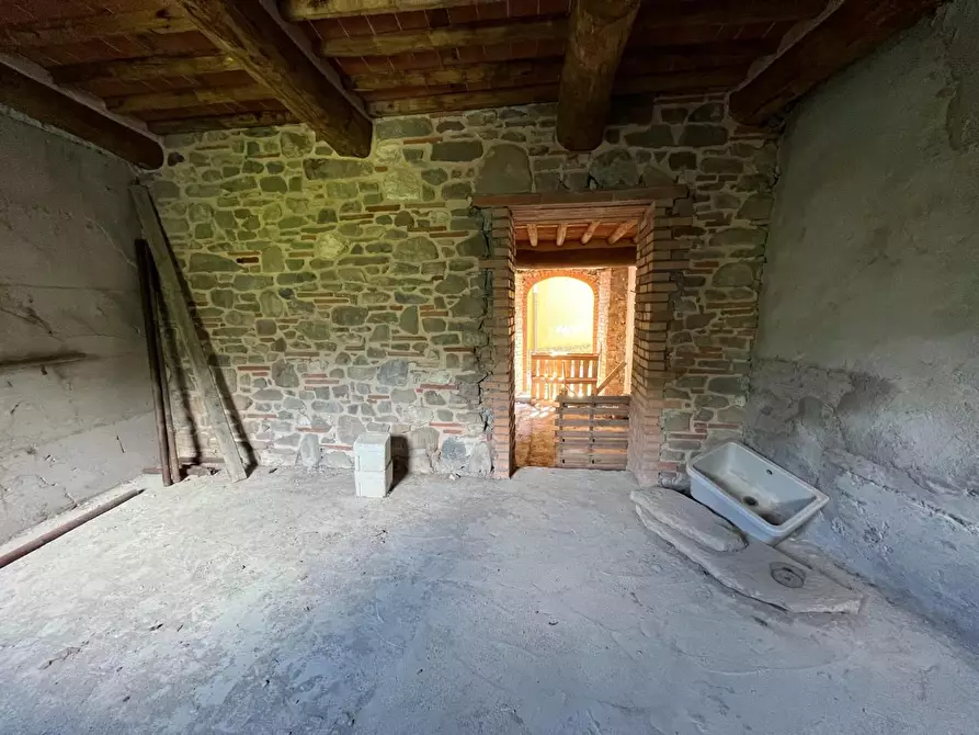 Immagine 15 di Rustico / casale in vendita  a Pescaglia