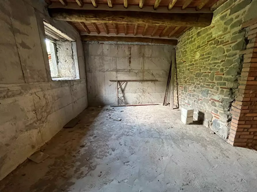 Immagine 14 di Rustico / casale in vendita  a Pescaglia