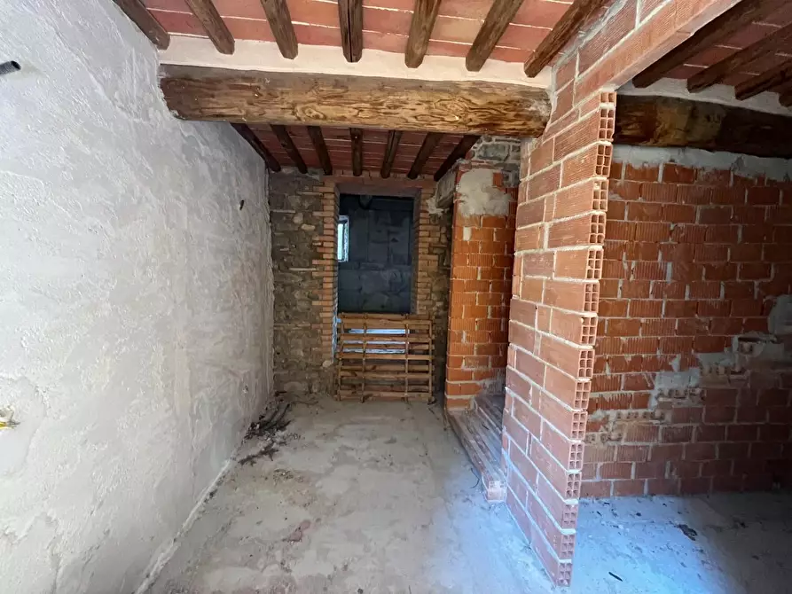 Immagine 12 di Rustico / casale in vendita  a Pescaglia