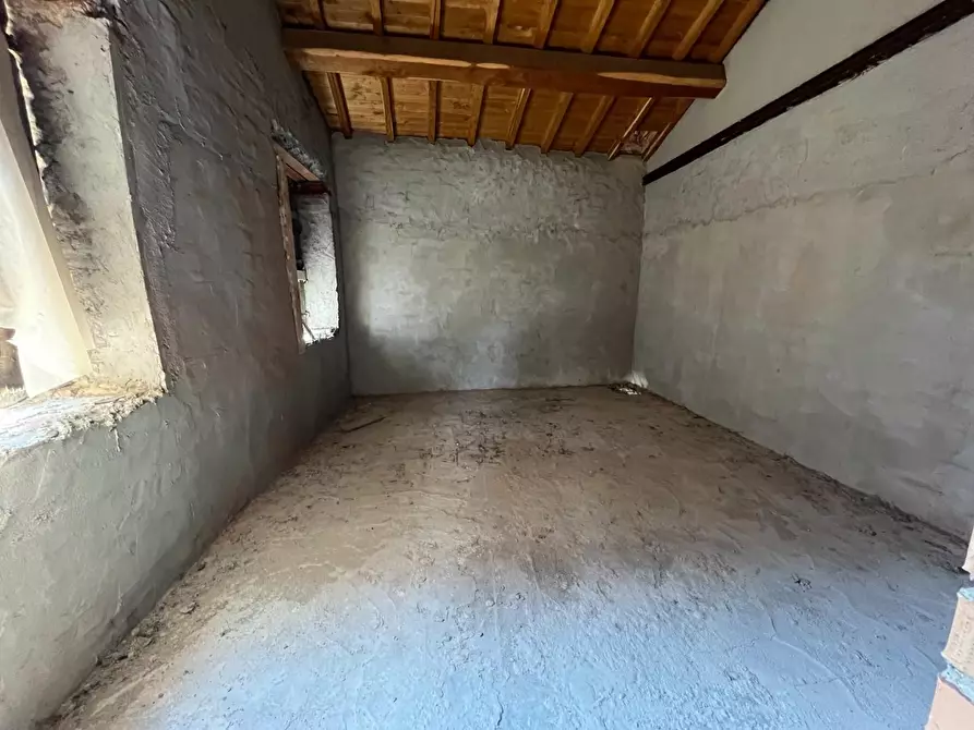 Immagine 32 di Rustico / casale in vendita  a Pescaglia