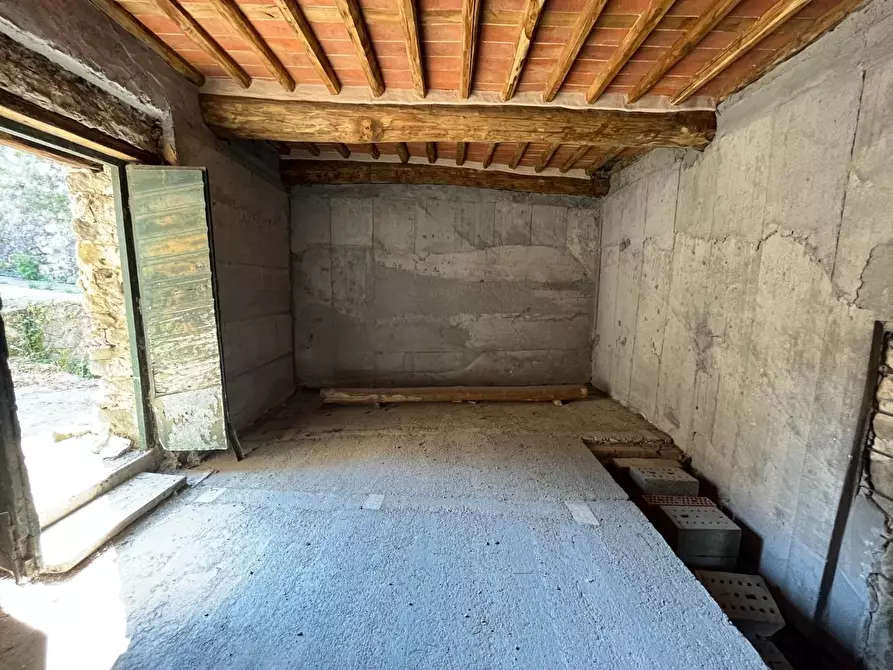 Immagine 16 di Rustico / casale in vendita  a Pescaglia