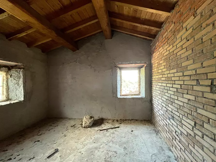 Immagine 29 di Rustico / casale in vendita  a Pescaglia