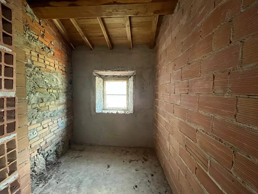 Immagine 31 di Rustico / casale in vendita  a Pescaglia