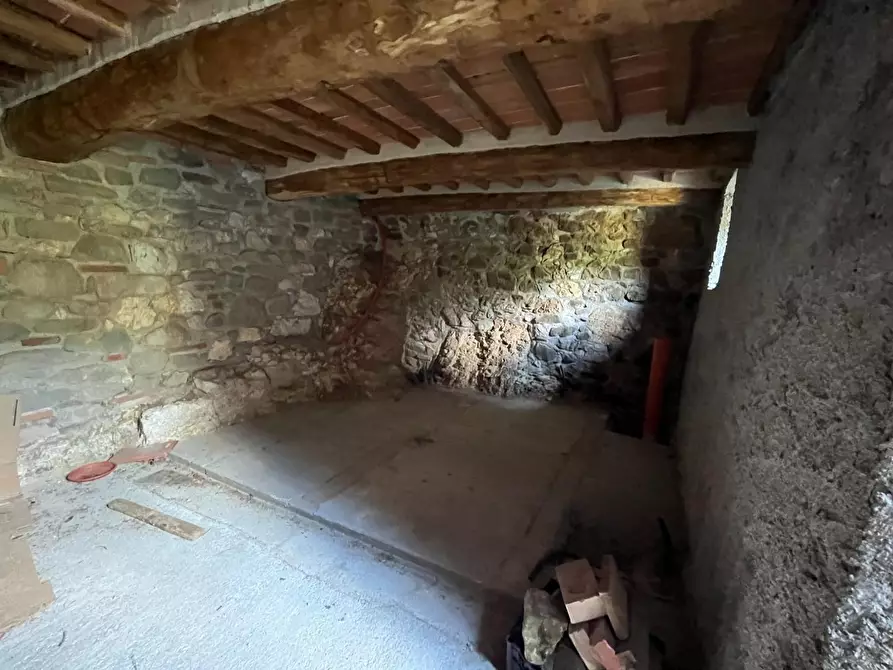 Immagine 21 di Rustico / casale in vendita  a Pescaglia