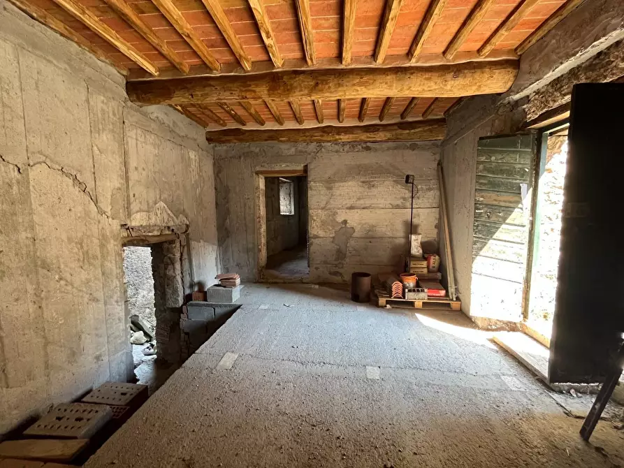 Immagine 17 di Rustico / casale in vendita  a Pescaglia