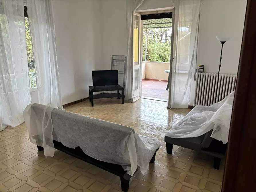 Immagine 2 di Appartamento in affitto  a Carrara