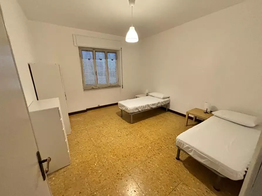 Immagine 5 di Appartamento in affitto  a Carrara