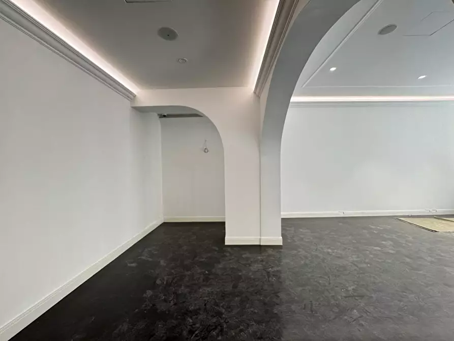 Immagine 16 di Locale commerciale in affitto  a Empoli