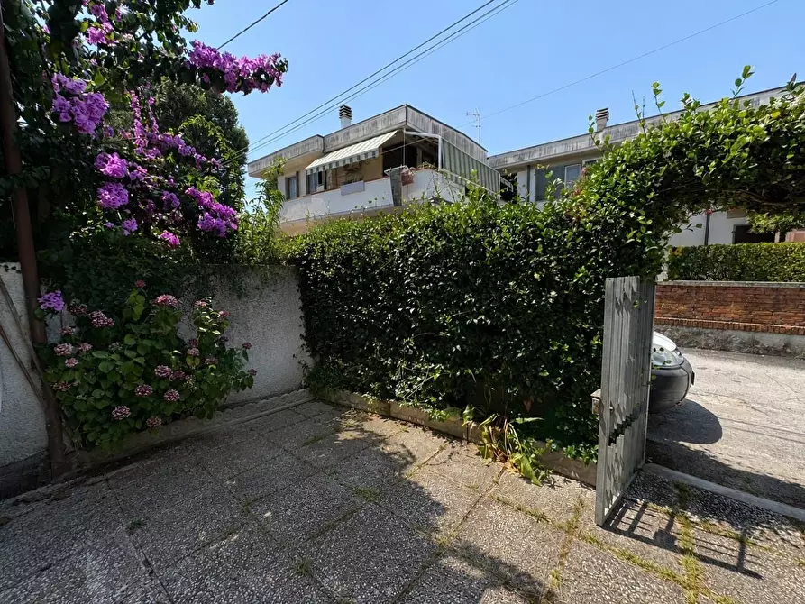 Immagine 23 di Villetta a schiera in vendita  a Viareggio