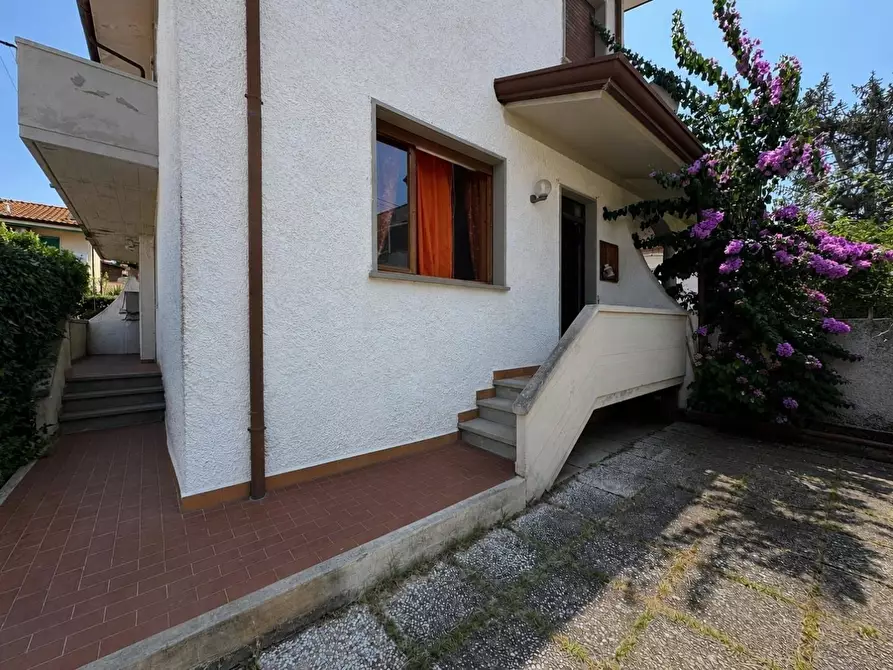 Immagine 1 di Villetta a schiera in vendita  a Viareggio
