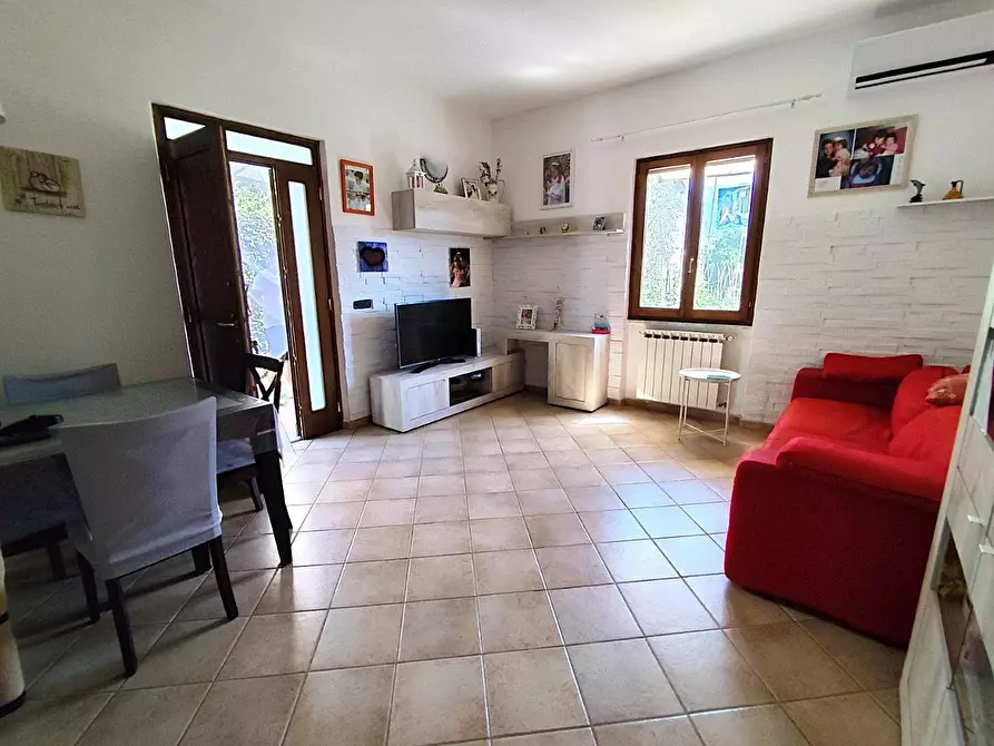 Immagine 3 di Casa indipendente in vendita  a Massa