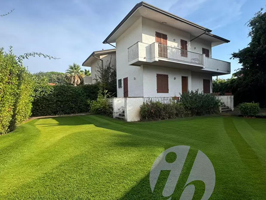 Immagine 8 di Casa bifamiliare in vendita  a Pietrasanta
