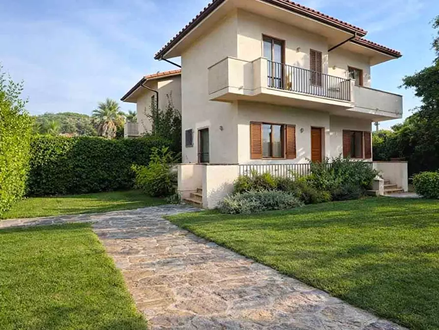 Immagine 5 di Casa bifamiliare in vendita  a Pietrasanta