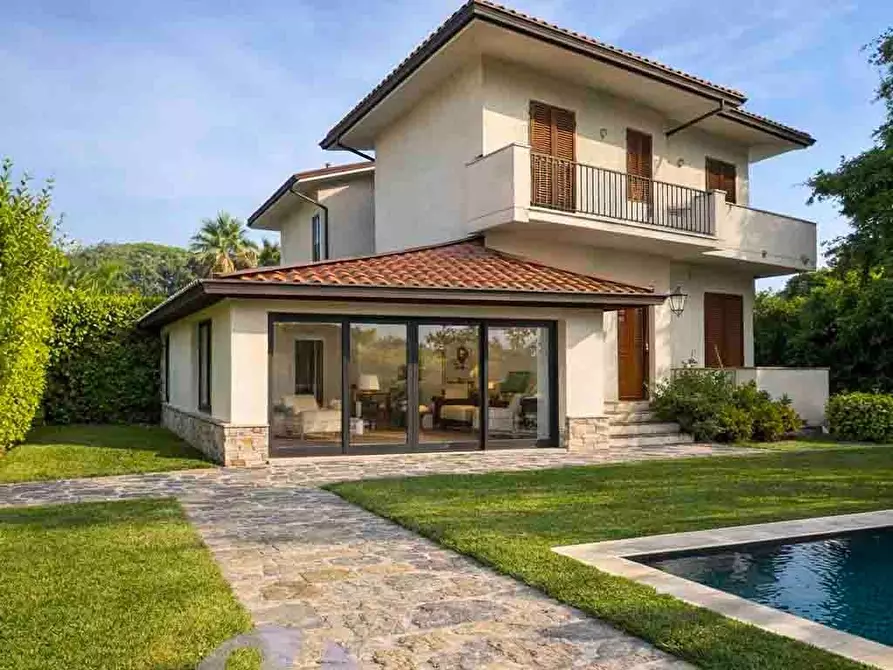 Immagine 6 di Casa bifamiliare in vendita  a Pietrasanta