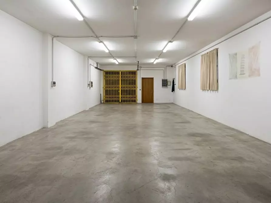 Immagine 24 di Villa in vendita  a Cascina
