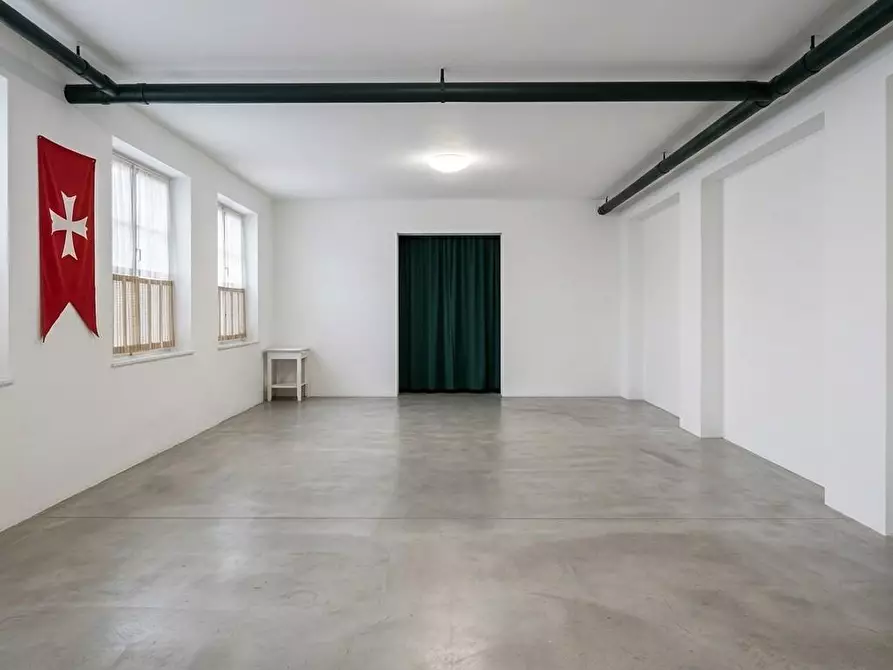 Immagine 25 di Villa in vendita  a Cascina