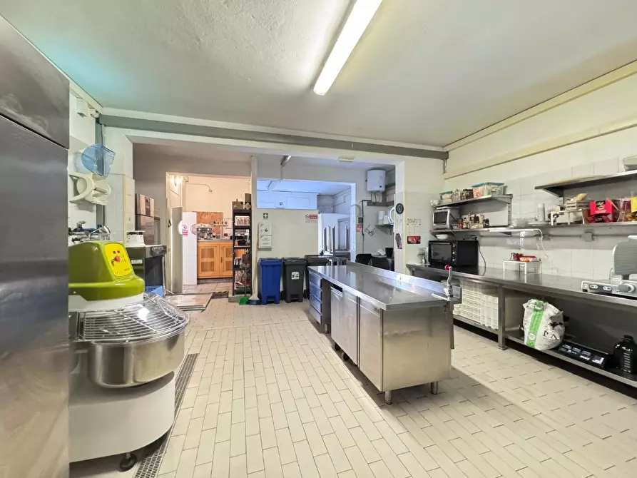 Immagine 8 di Bar / Ristorante in vendita  a Cascina