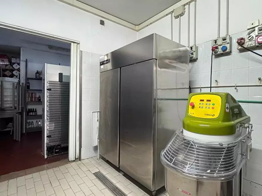Immagine 7 di Bar / Ristorante in vendita  a Cascina