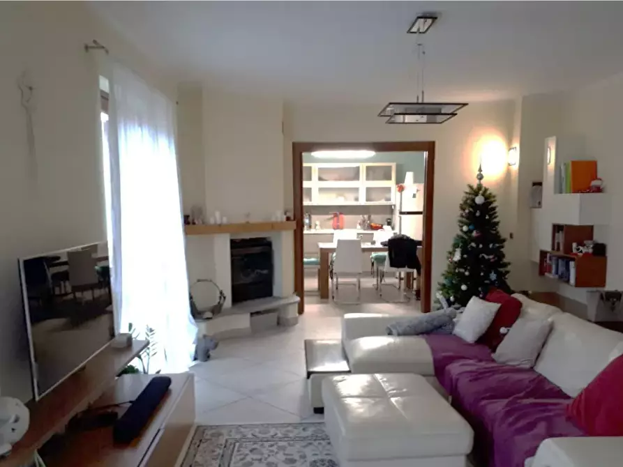 Immagine 18 di Villa in vendita  a Chivasso