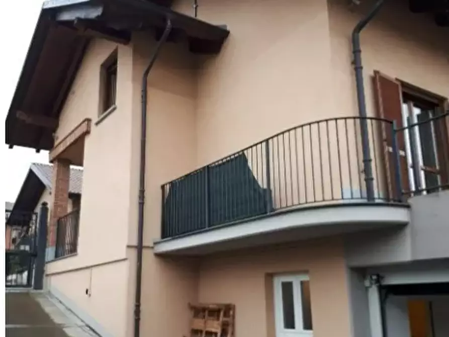 Immagine 2 di Villa in vendita  a Chivasso