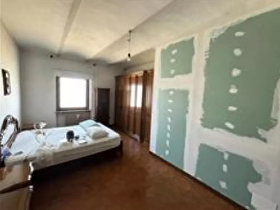 Immagine 19 di Casa colonica in vendita  a None