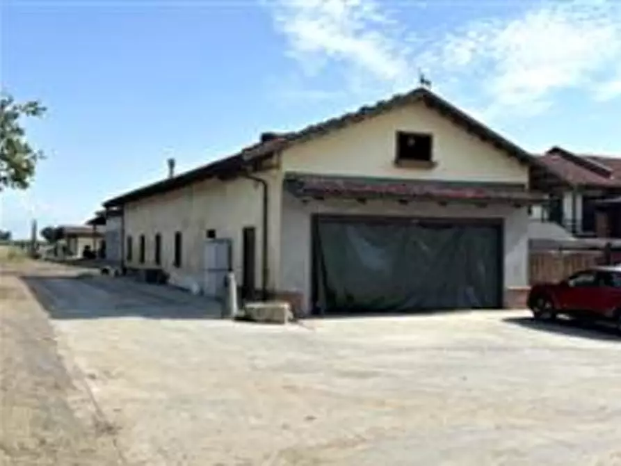 Immagine 34 di Casa colonica in vendita  a None