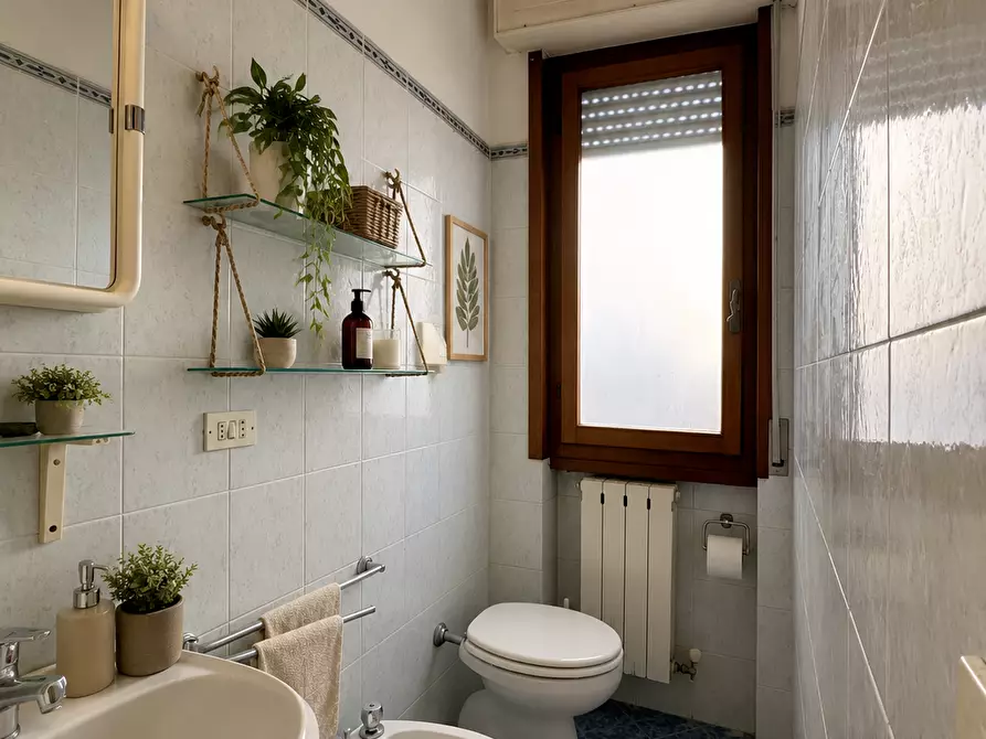 Immagine 9 di Casa trifamiliare in vendita  a Viareggio
