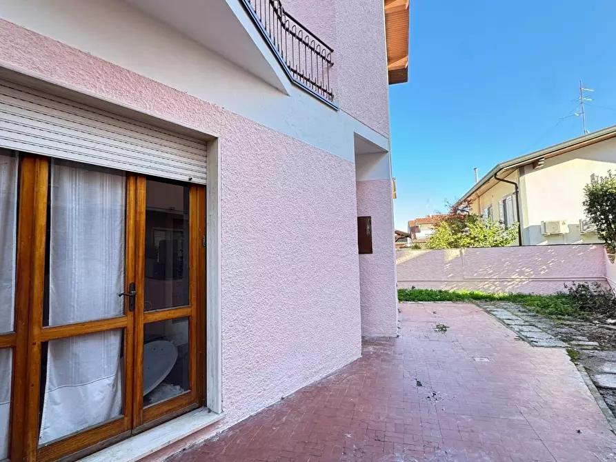 Immagine 26 di Casa trifamiliare in vendita  a Viareggio